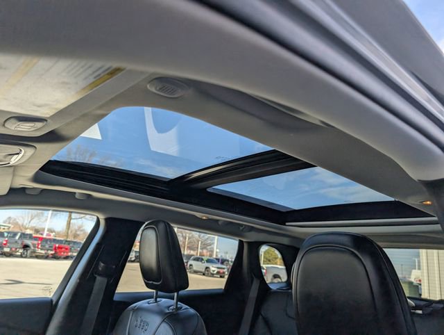 Used 2022 Jeep Cherokee Limited image 3