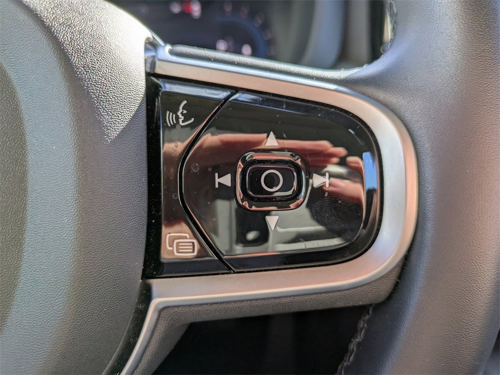 Certified 2025 Volvo XC60 B5 Plus image 27