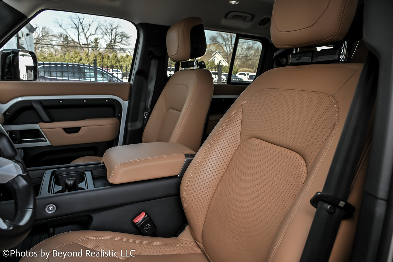 Used 2023 Land Rover Defender 130 SE image 25