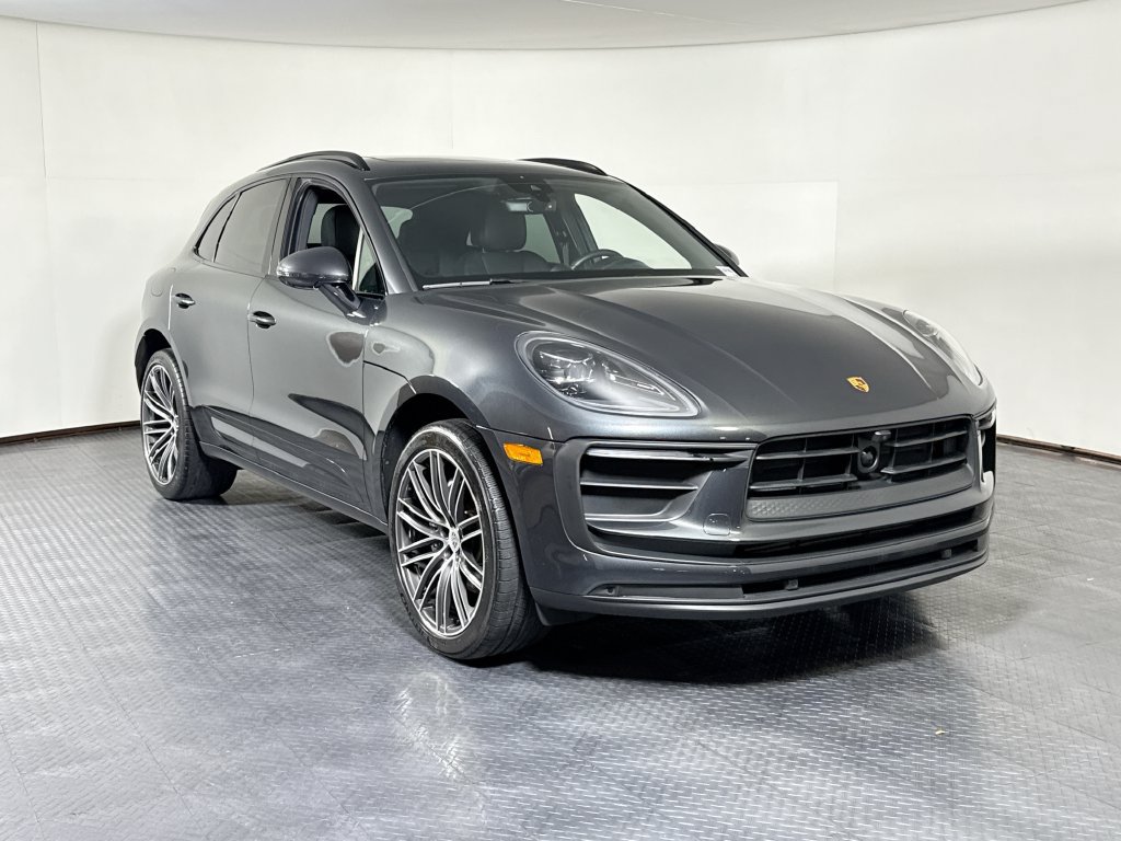 Certified 2025 Porsche Macan AWD/4WD image 9