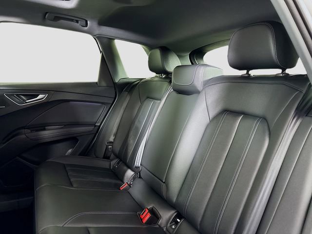 Used 2024 Audi Q4 e-tron Prestige image 26