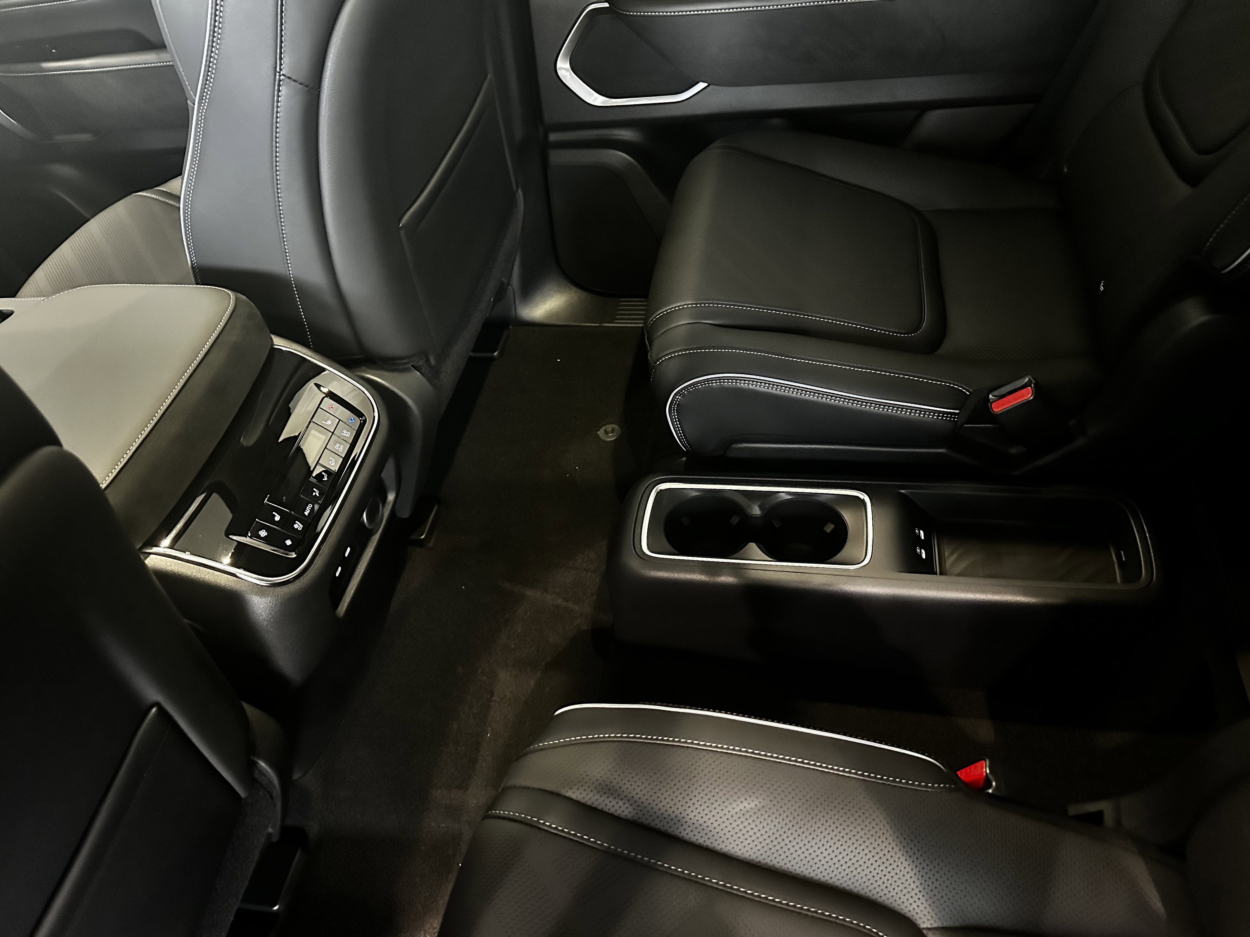 New 2026 INFINITI QX80 Luxe w/ Cargo Package image 11