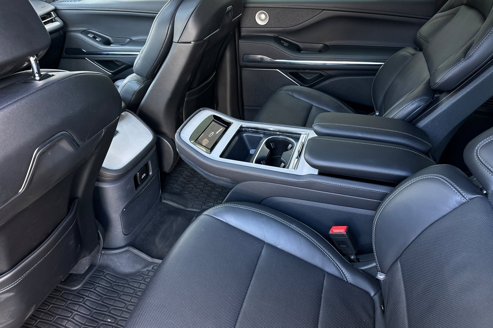 New 2025 Lincoln Navigator L Reserve w/ Jet Appearance Package image 11