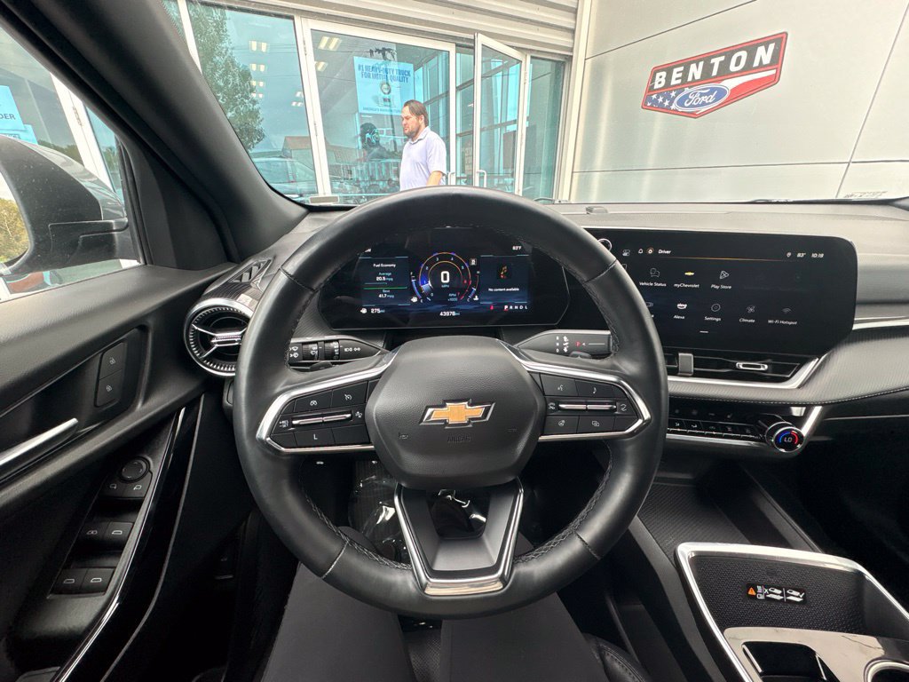Used 2025 Chevrolet Equinox LT w/ Convenience Package II FWD image 13
