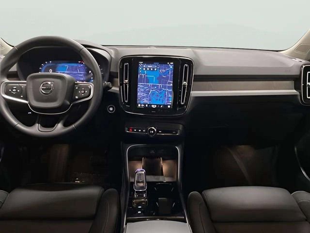 Used 2025 Volvo XC40 B5 Plus image 12