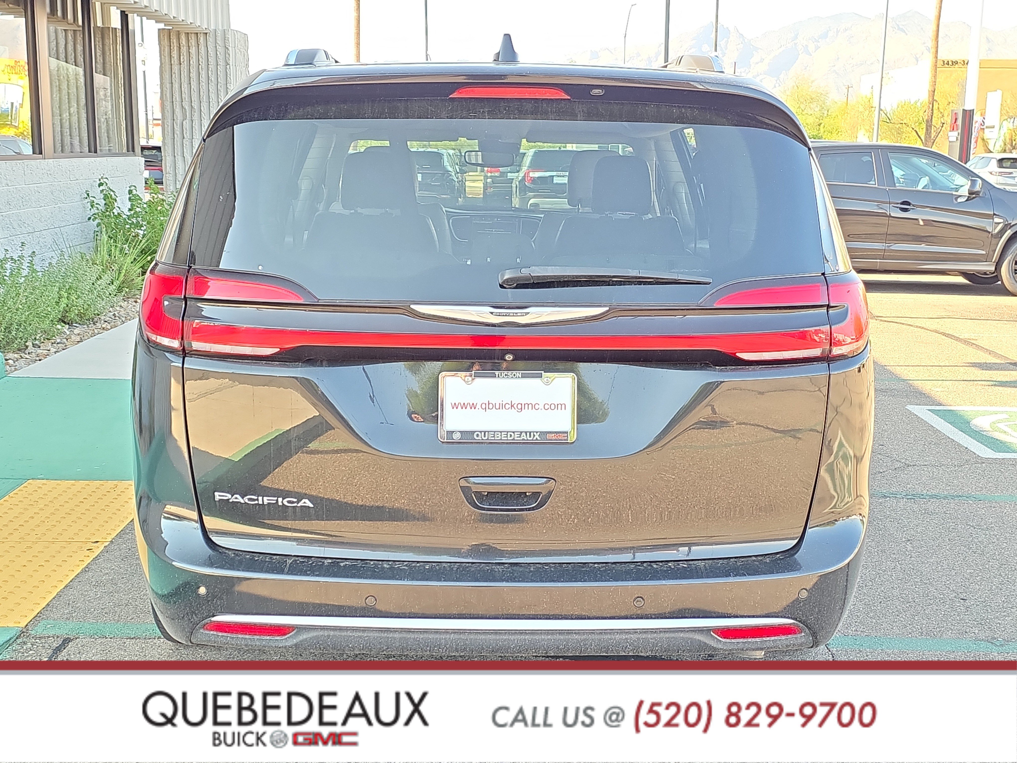 Used 2021 Chrysler Pacifica Touring-L FWD image 6