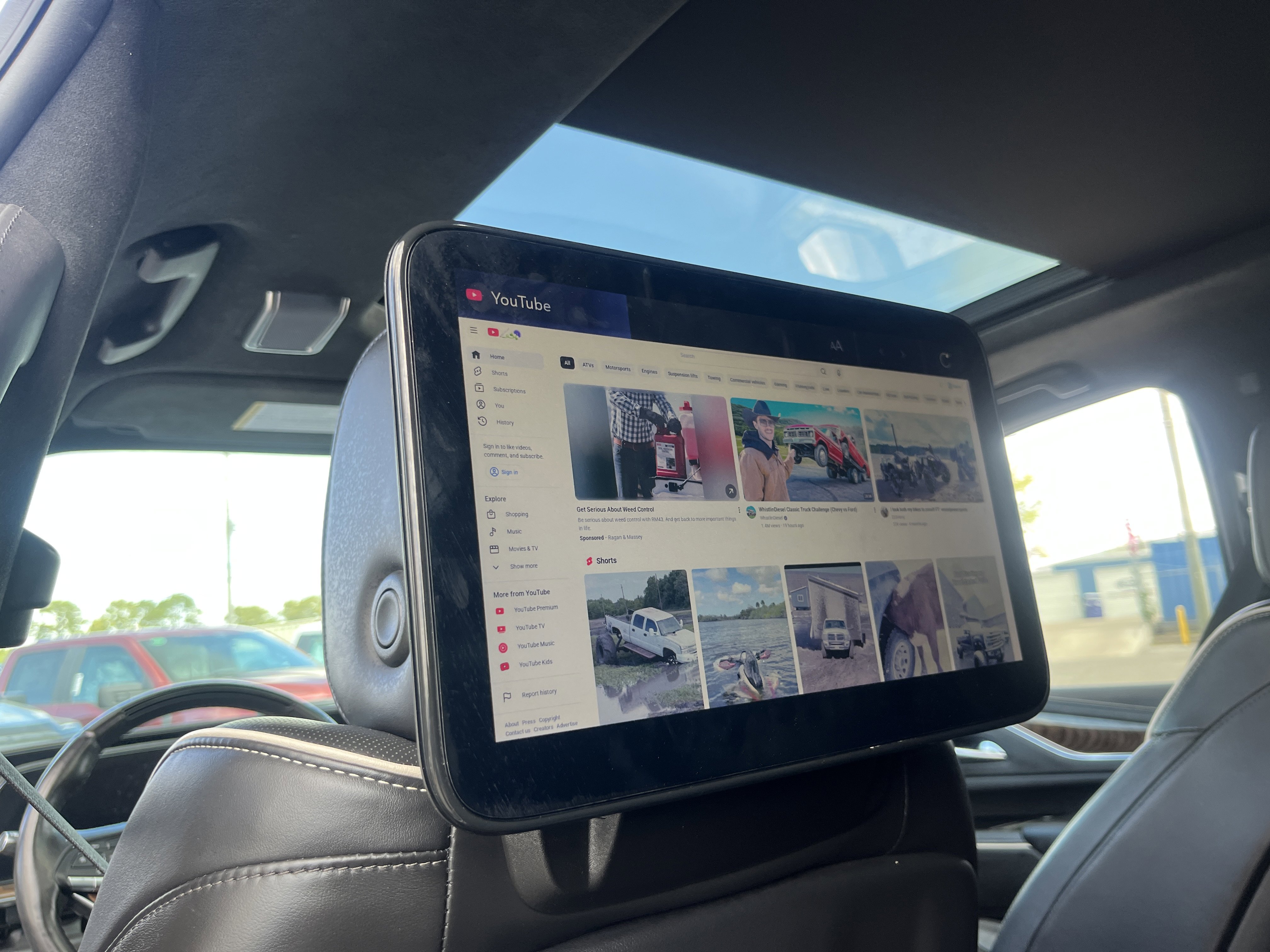 Used 2023 Cadillac Escalade Sport Platinum w/ LPO, ONYX Package image 33