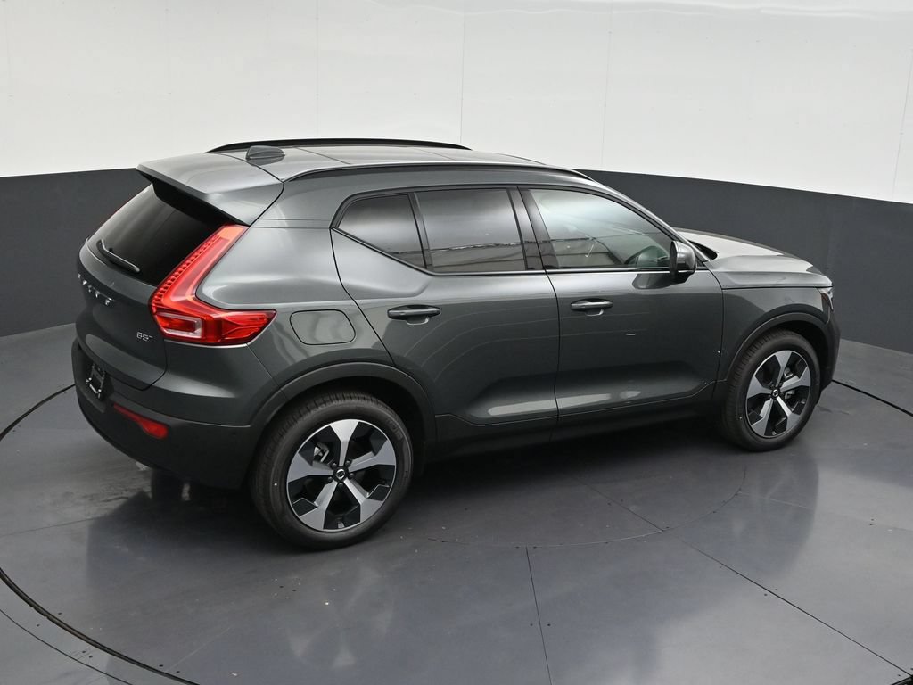 New 2026 Volvo XC40 B5 Plus w/ Climate Package AWD/4WD image 18