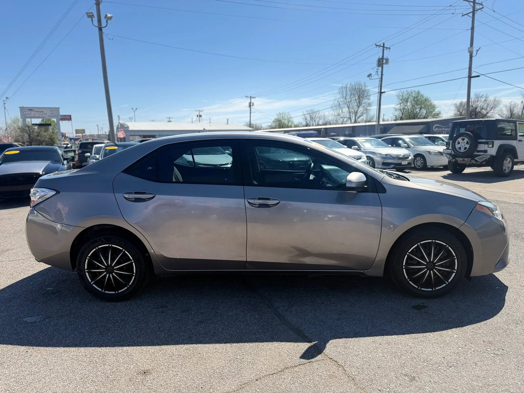 Used 2014 Toyota Corolla LE image 2