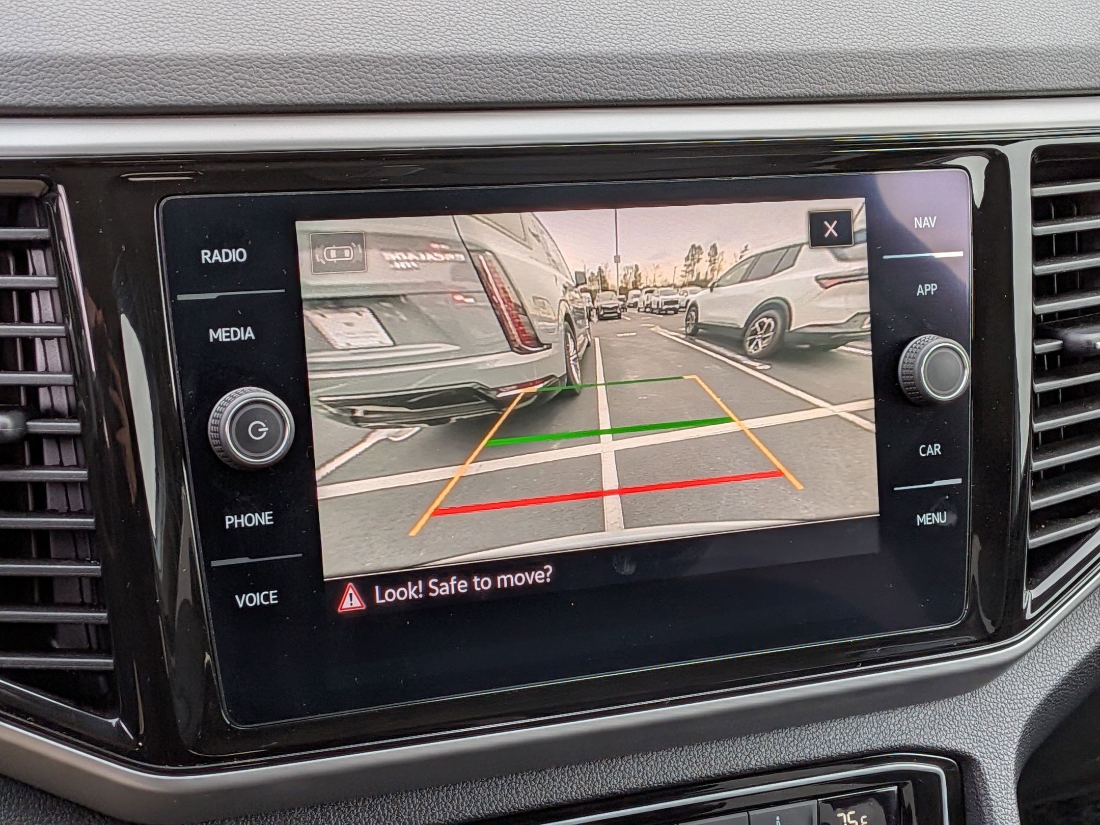 Used 2022 Volkswagen Atlas SEL Premium image 26