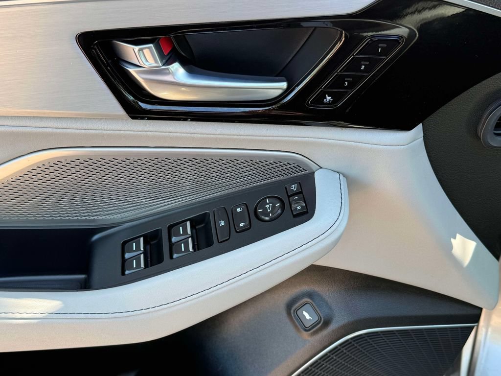 Certified 2023 Acura MDX w/ Technology Package AWD/4WD image 17