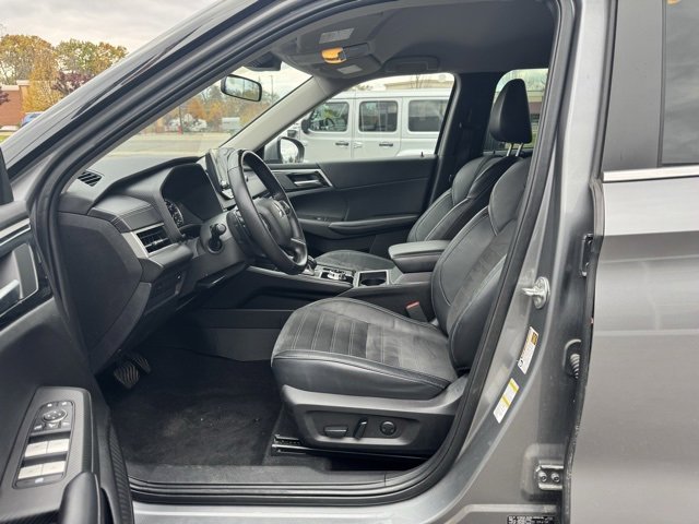 Used 2023 Mitsubishi Outlander SE image 17