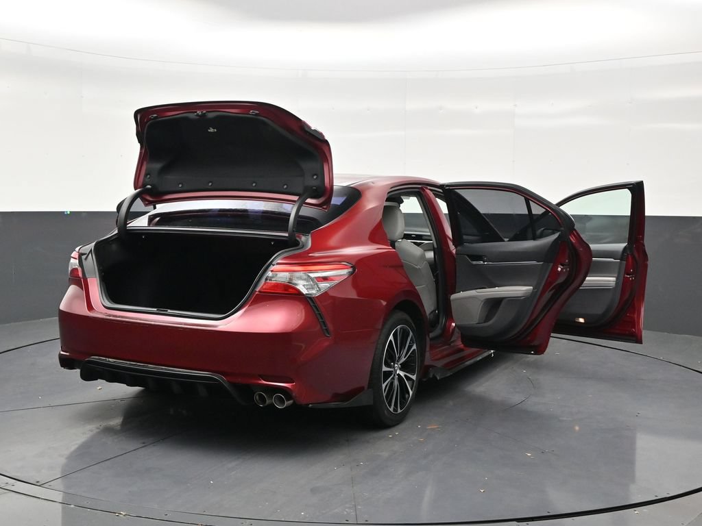 Used 2018 Toyota Camry SE FWD image 29