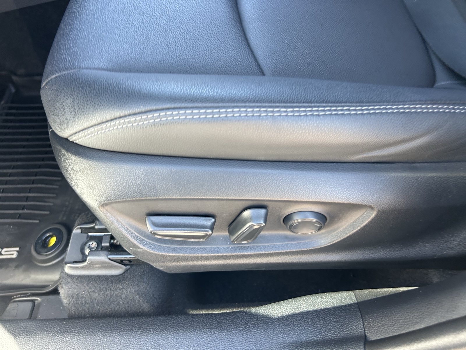 Used 2022 Toyota Corolla Cross XLE AWD/4WD image 28