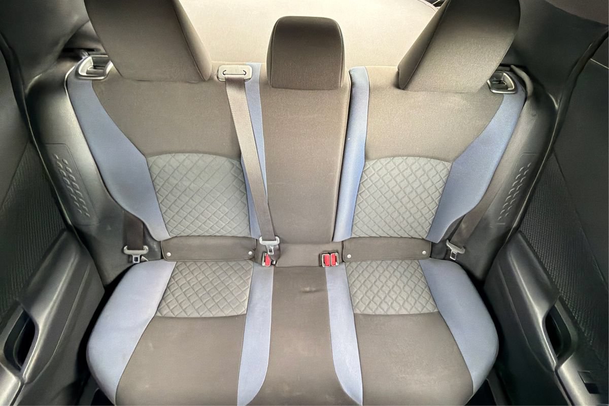 Used 2020 Toyota C-HR XLE FWD image 13