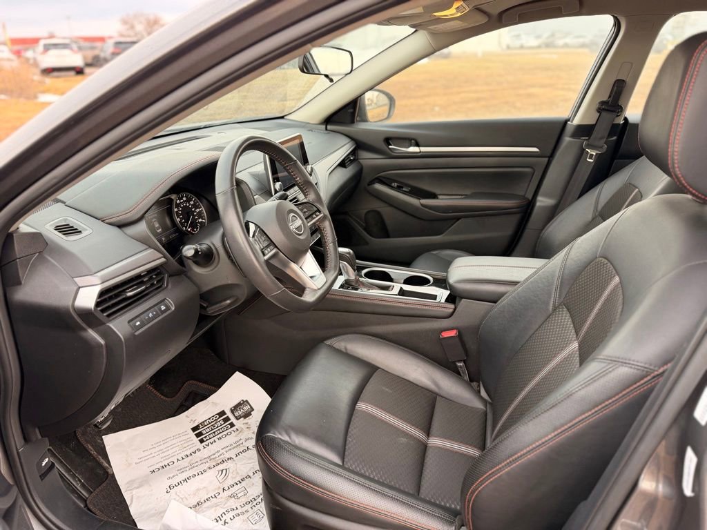 Used 2025 Nissan Altima 2.5 SR image 9