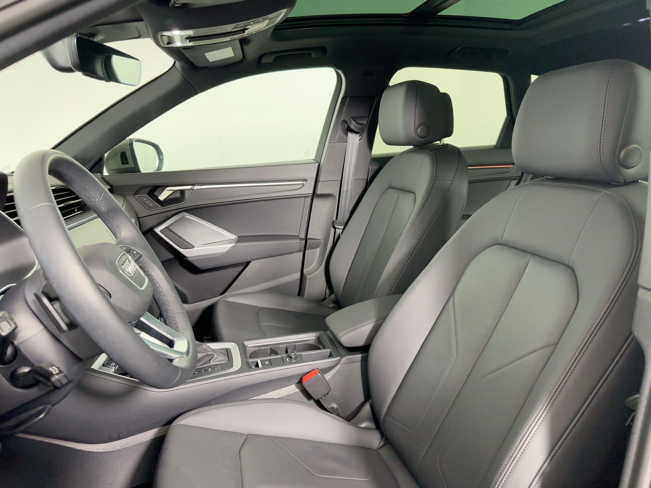 Certified 2025 Audi Q3 2.0T Premium Plus w/ Premium Plus Package image 21