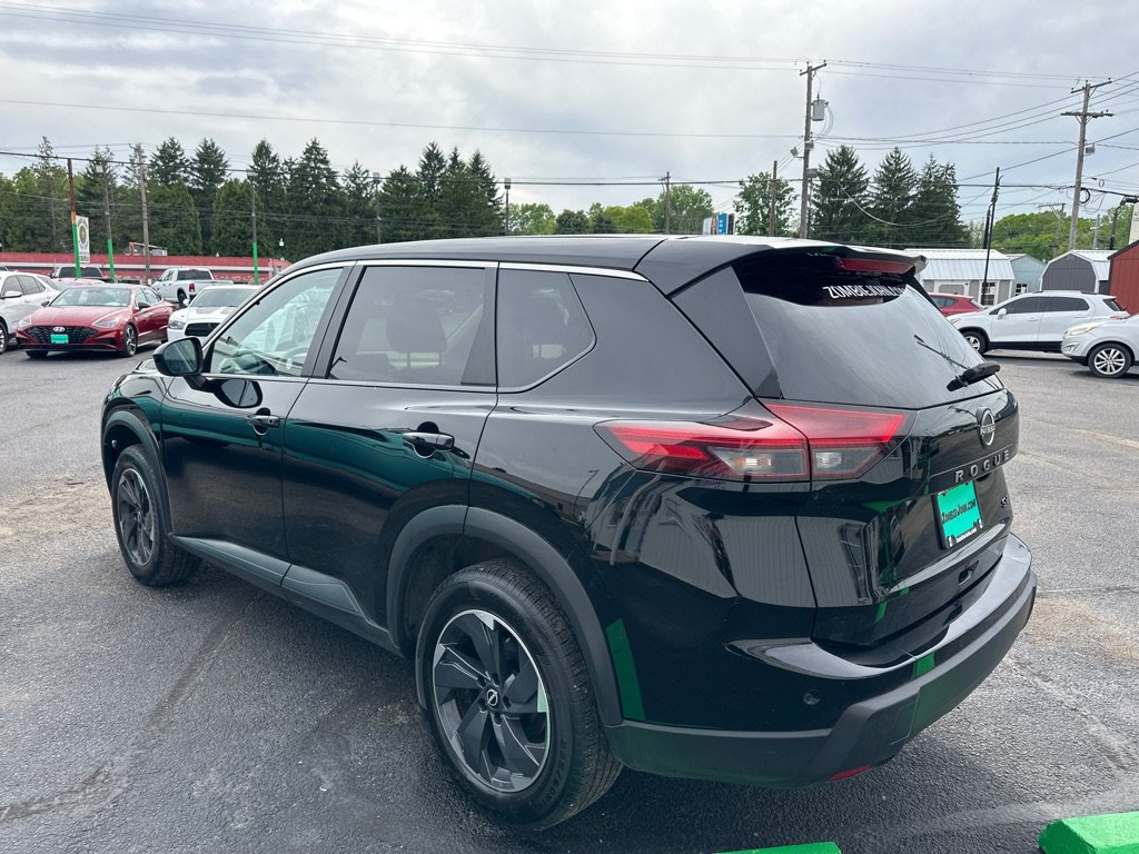Used 2024 Nissan Rogue SV FWD image 4