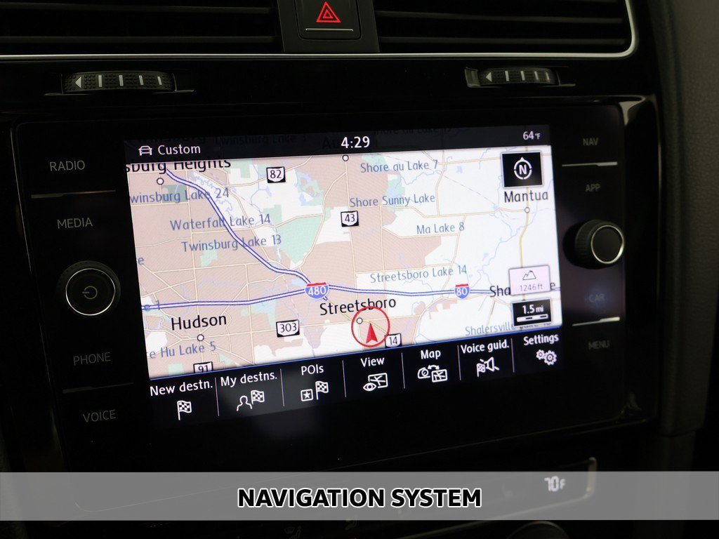 Used 2018 Volkswagen Golf R 4-Door image 3