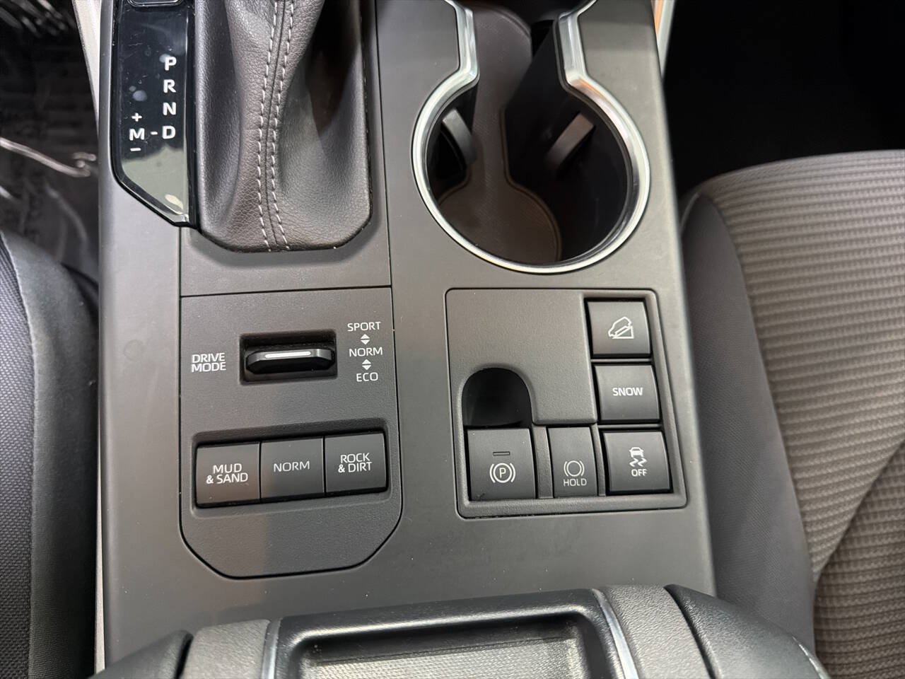 Used 2023 Toyota Highlander LE AWD/4WD image 10