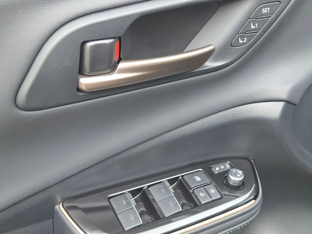 Used 2024 Toyota Crown Platinum image 35
