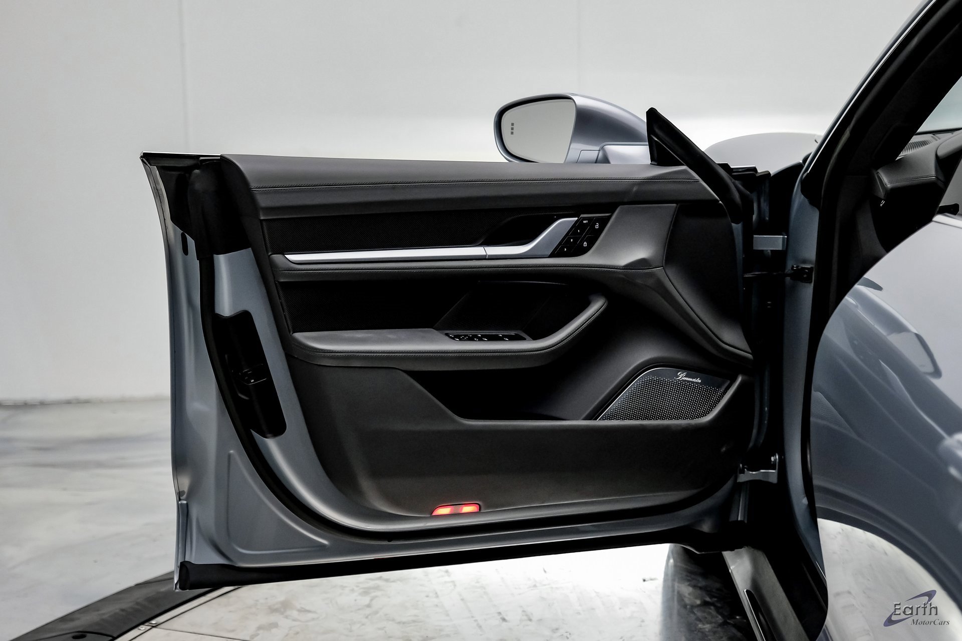 Used 2023 Porsche Taycan Turbo S w/ Premium Package image 76