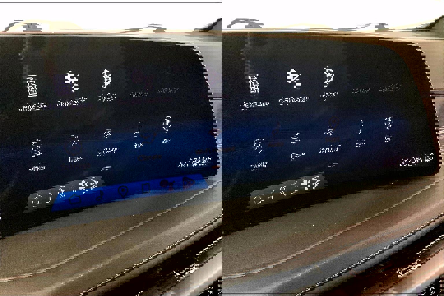 Used 2024 Cadillac XT4 Premium Luxury image 6