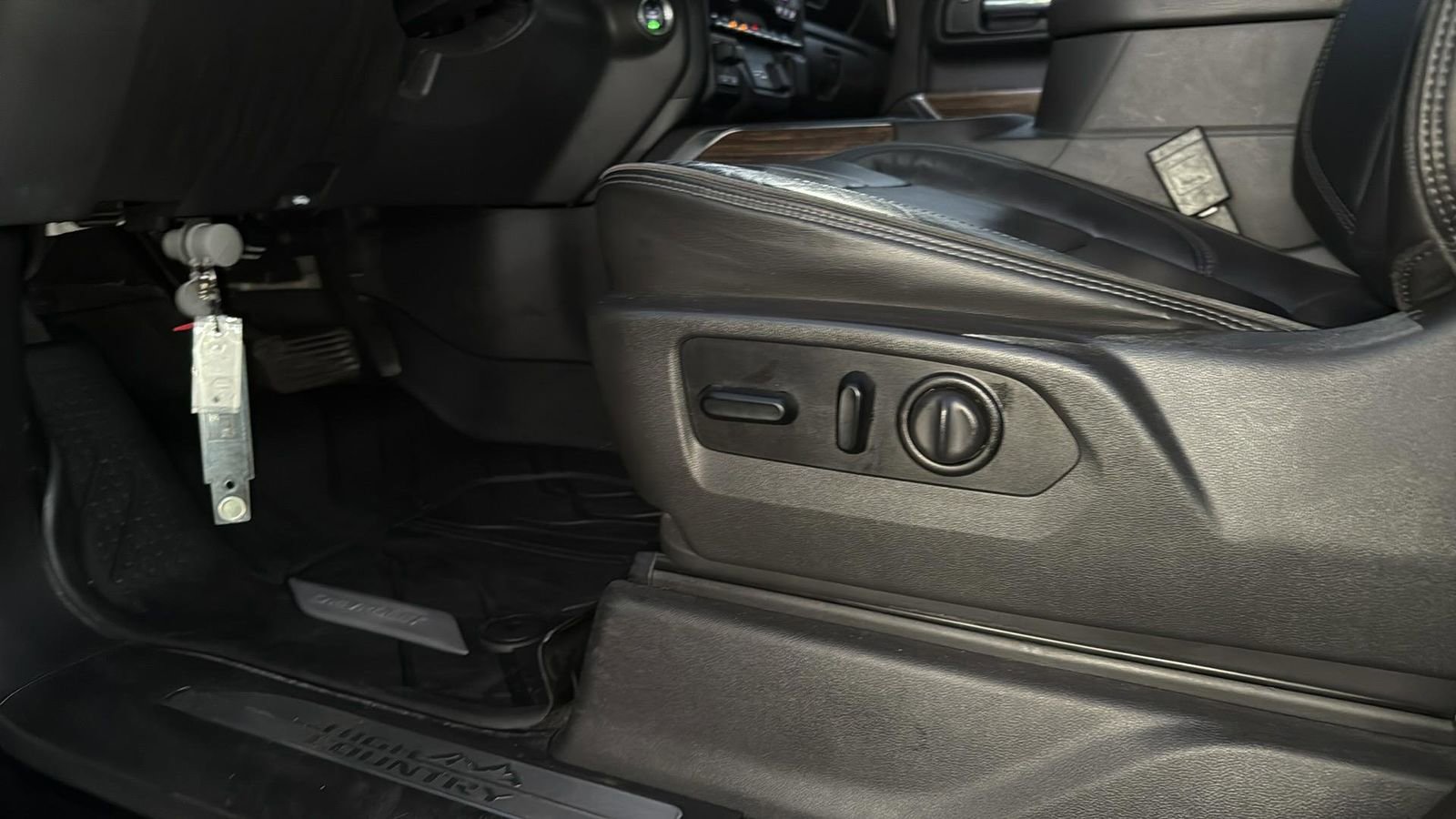 Used 2021 Chevrolet Silverado 1500 High Country w/ Technology Package image 11