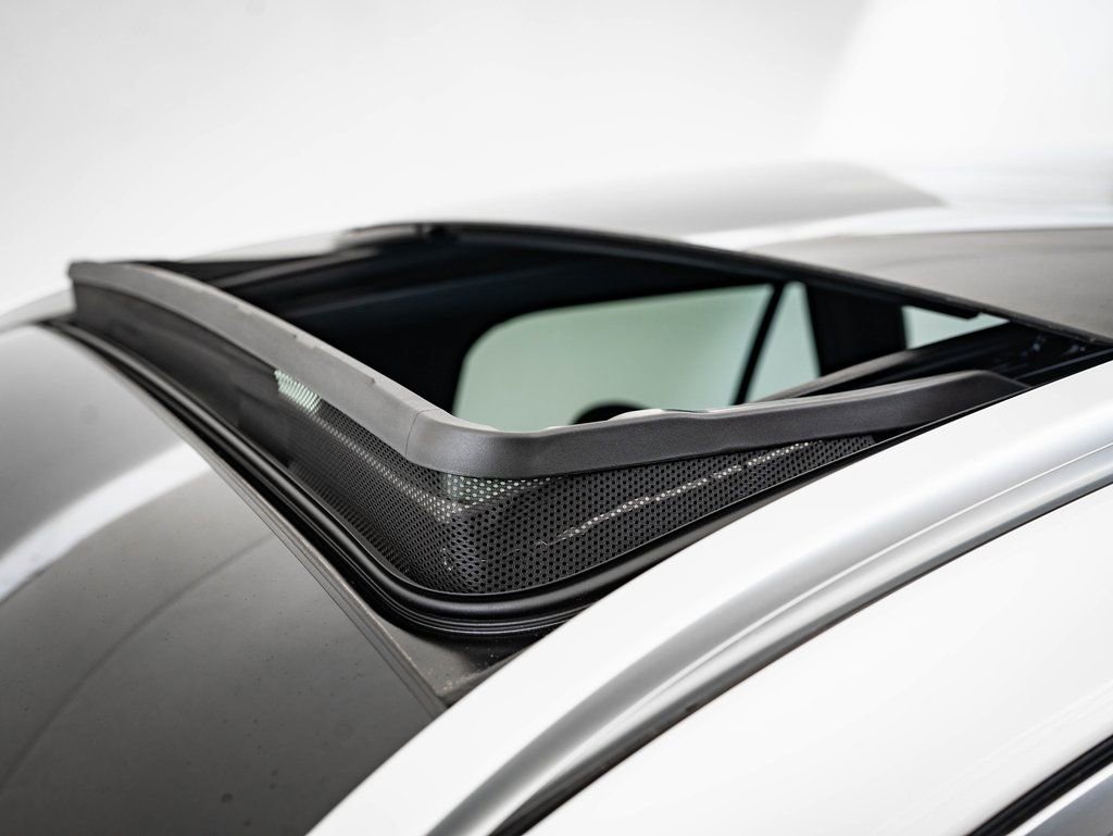 Used 2025 Mercedes-Benz GLC 300 4MATIC image 14