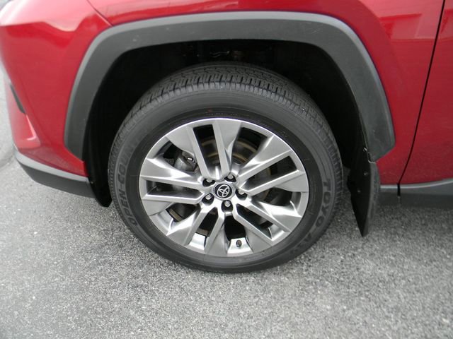 Used 2023 Toyota RAV4 XLE Premium AWD/4WD image 9