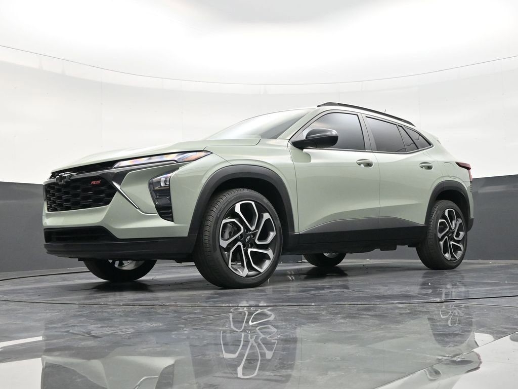 Used 2024 Chevrolet Trax RS w/ Sunroof Package FWD image 20