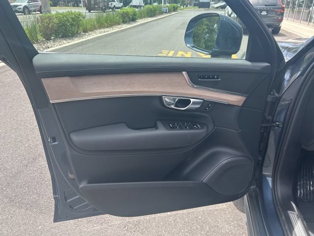 Certified 2025 Volvo XC90 B6 Plus AWD/4WD image 16