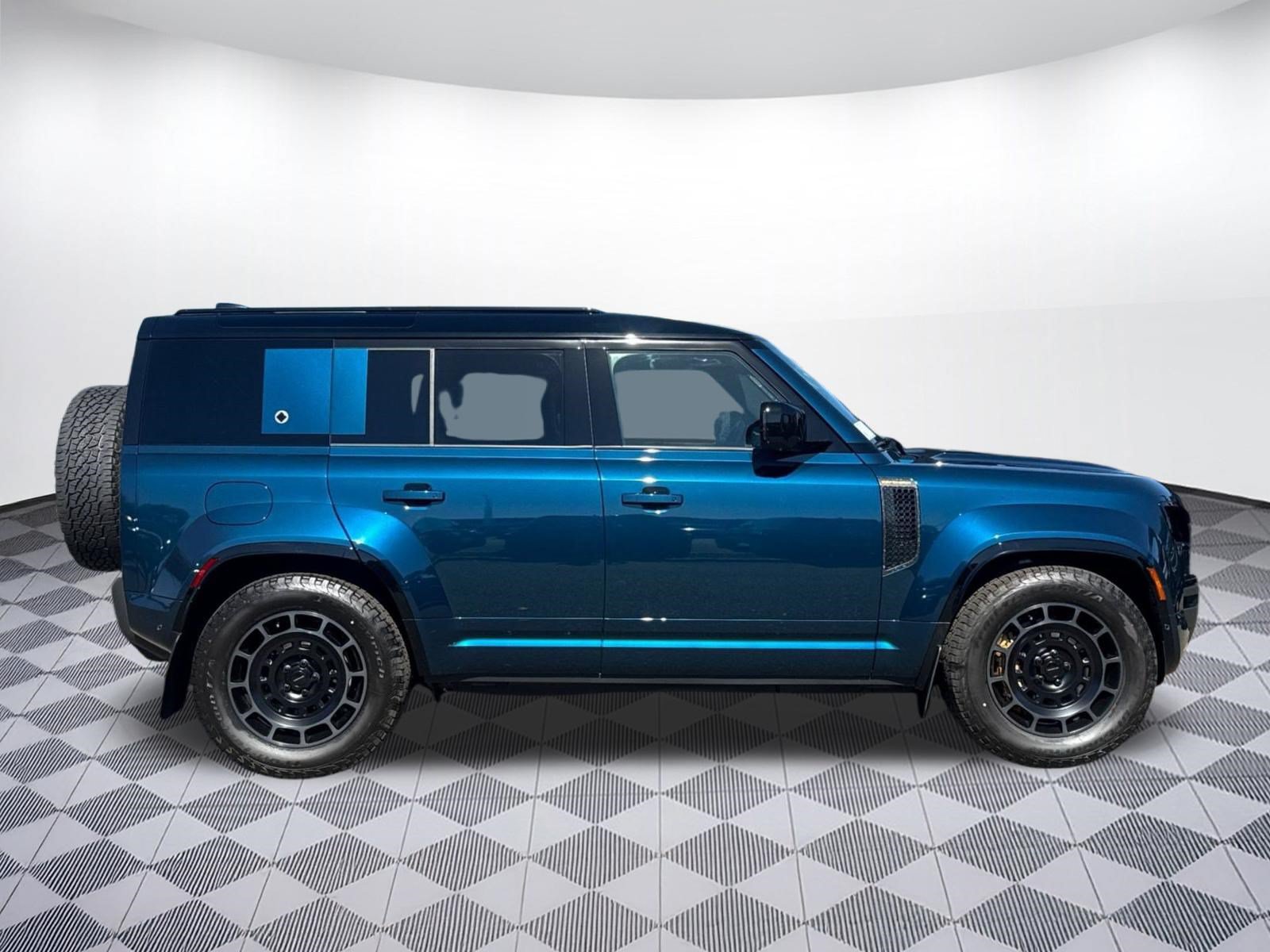 New 2026 Land Rover Defender 110 OCTA AWD/4WD image 8