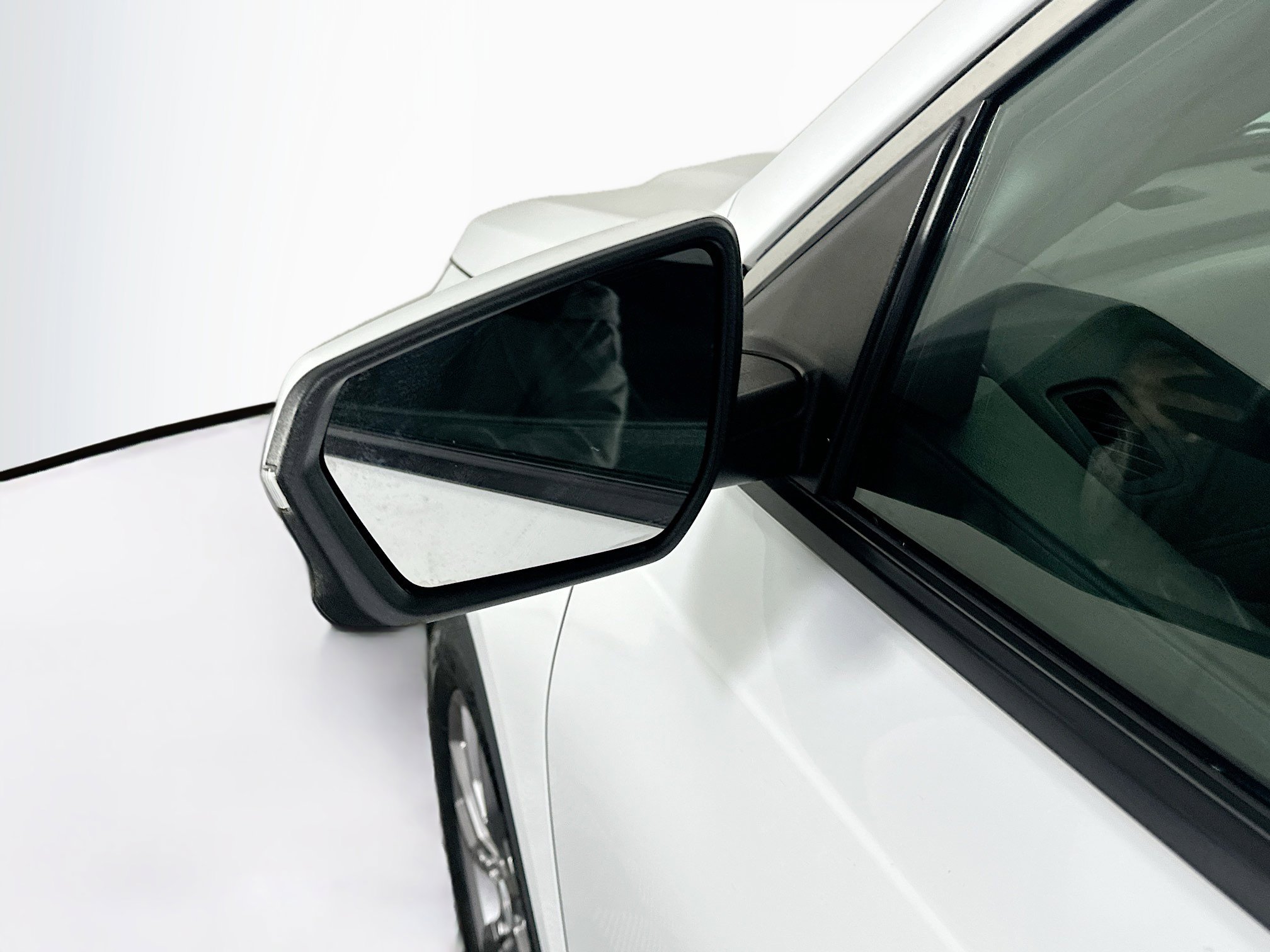 Used 2023 GMC Terrain SLT image 16