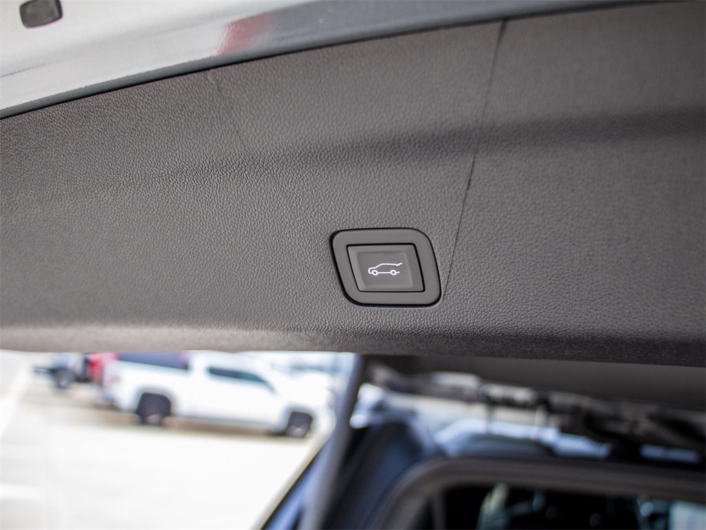 New 2025 GMC Yukon XL Denali image 11