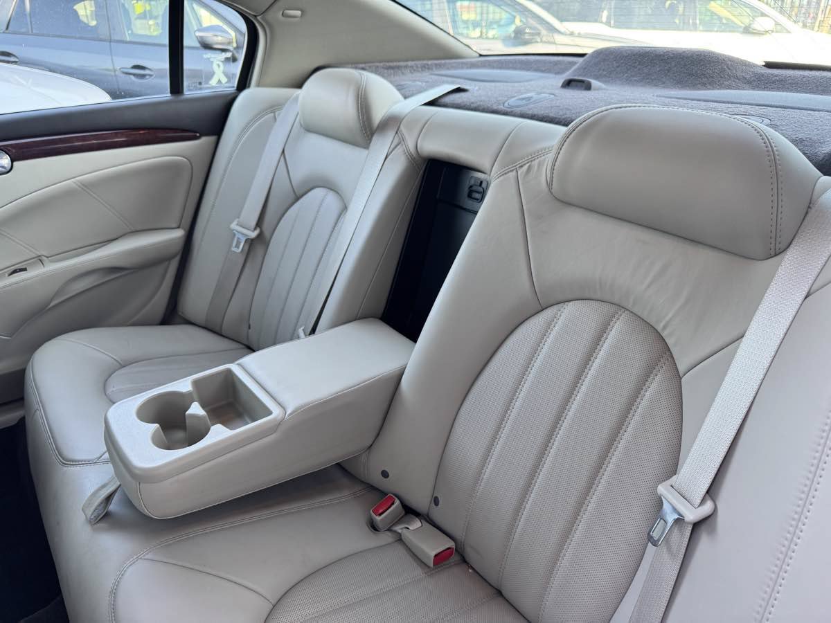 Used 2008 Buick Lucerne CXS FWD image 29