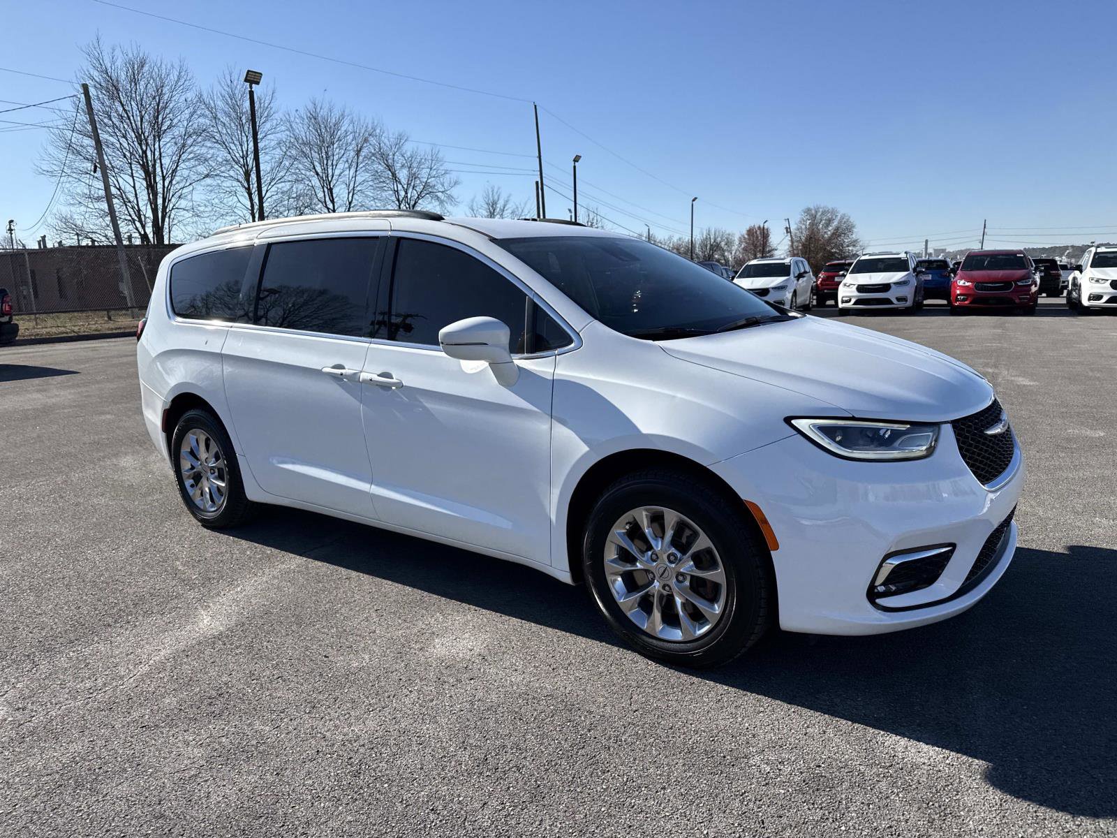 Certified 2022 Chrysler Pacifica Touring-L image 2