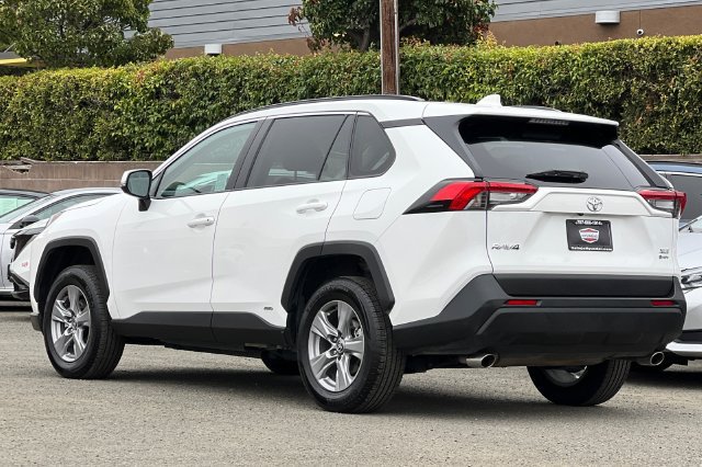 Used 2025 Toyota RAV4 XLE AWD/4WD image 8