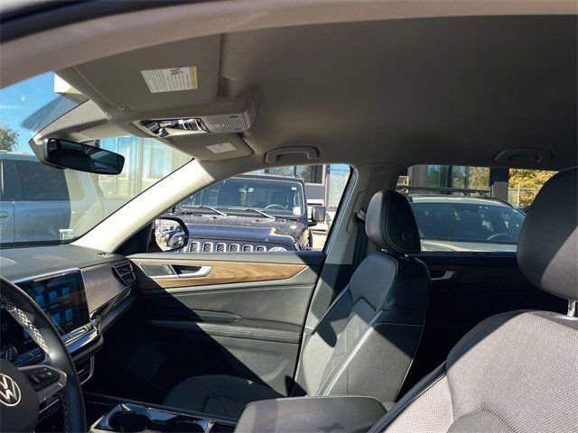 Used 2024 Volkswagen Atlas SE image 11