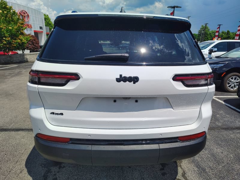 Used 2025 Jeep Grand Cherokee L Altitude AWD/4WD image 5