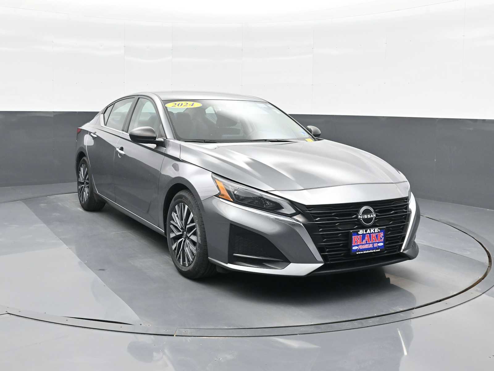 Used 2024 Nissan Altima 2.5 SV image 2