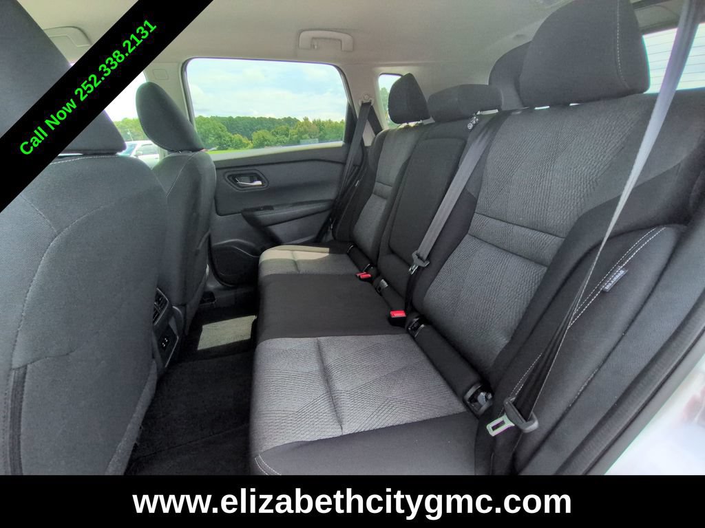 Used 2025 Nissan Rogue SV FWD image 17