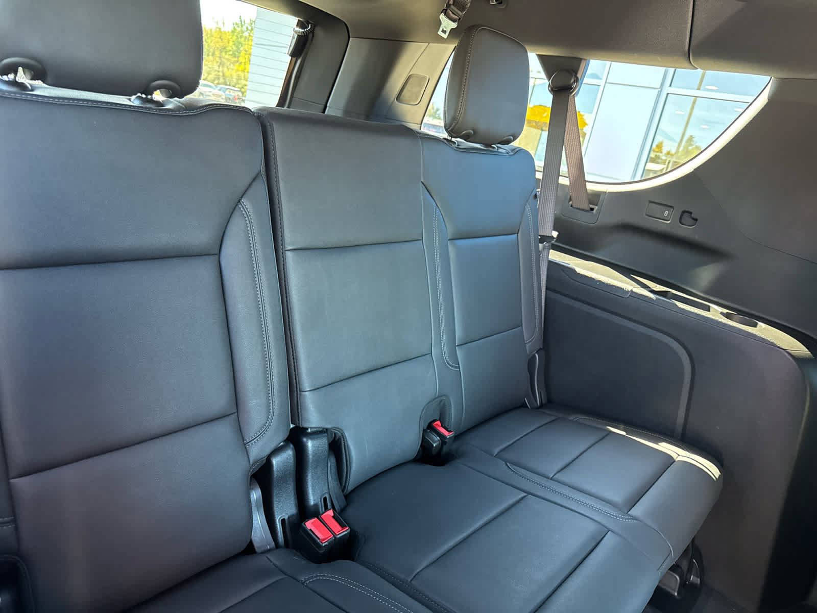 Used 2025 Chevrolet Suburban Z71 w/ Comfort Package AWD/4WD image 7