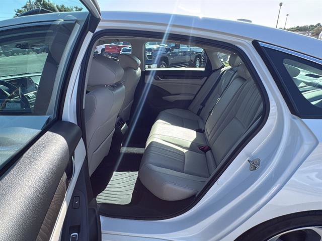 Used 2019 Honda Accord Touring image 16