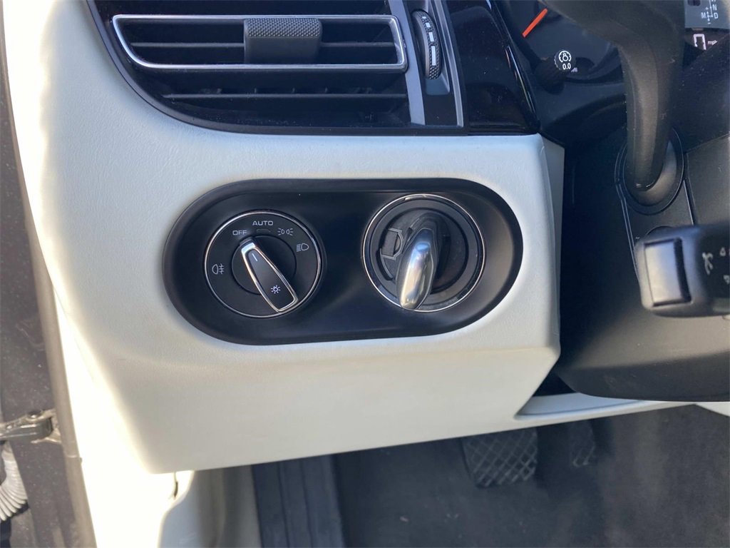 Used 2020 Porsche Macan S image 14