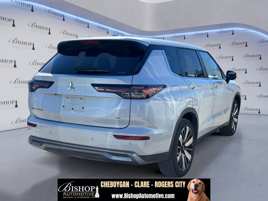 Used 2025 Mitsubishi Outlander AWD image 4