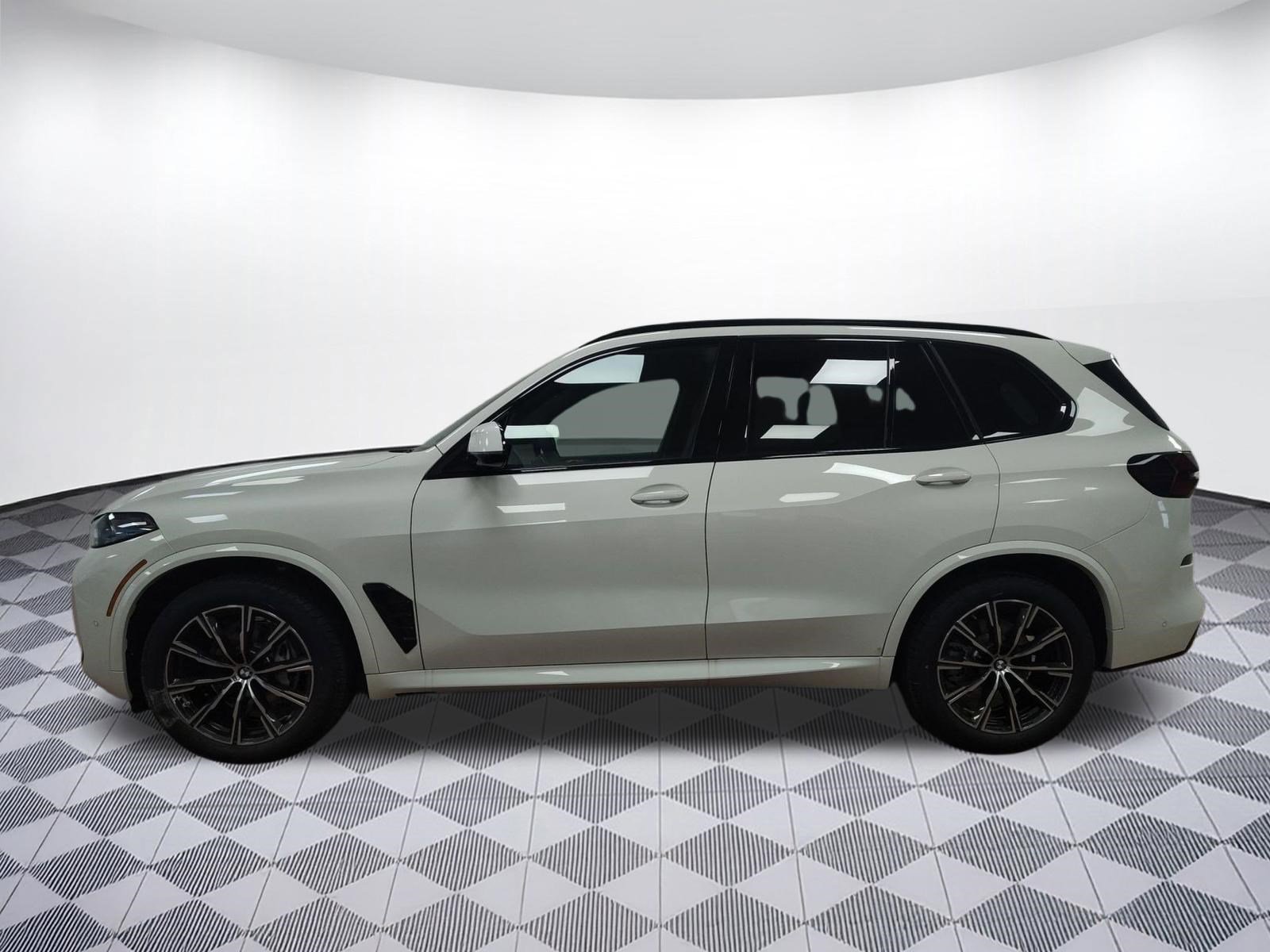 Used 2026 BMW X5 xDrive40i w/ M Sport Package image 2