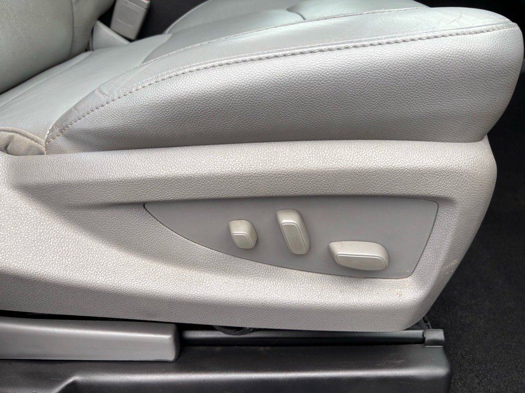 Used 2018 Chevrolet Suburban LT w/ Luxury Package image 21