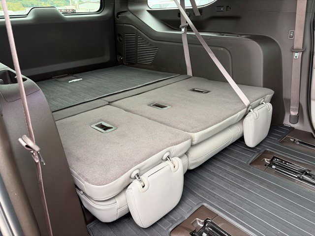 Used 2024 GMC Yukon XL SLT w/ SLT Luxury Package AWD/4WD image 48
