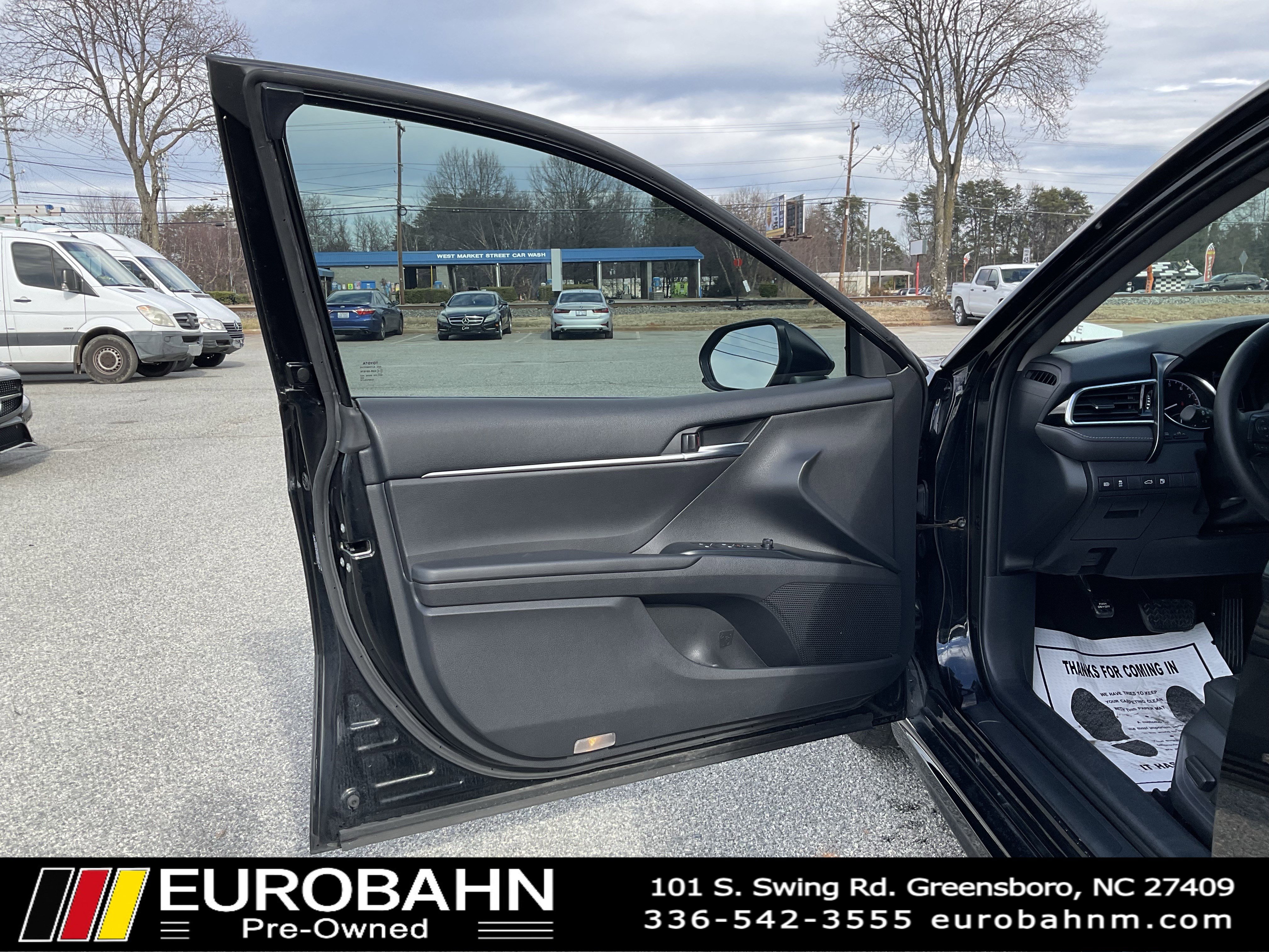 Used 2018 Toyota Camry L image 9